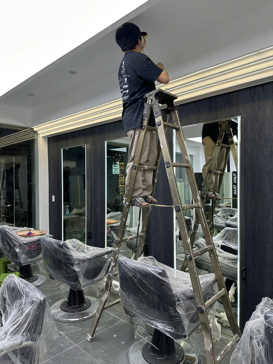 Salon Tuấn Trần Thái Nguyên - khu ghế cắt đang thi công