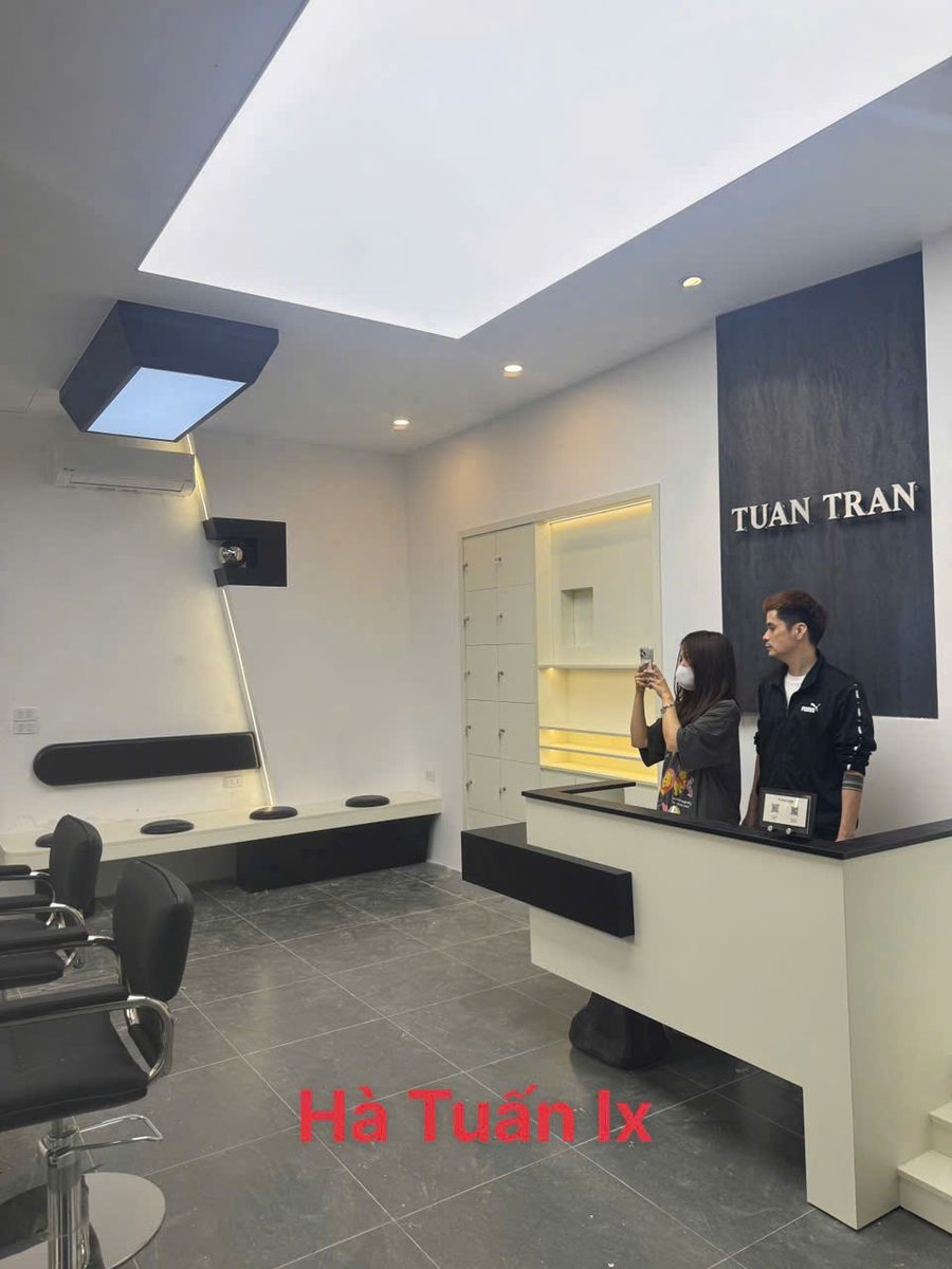Salon Tuấn Trần - quầy lễ tân sau hoàn thiện