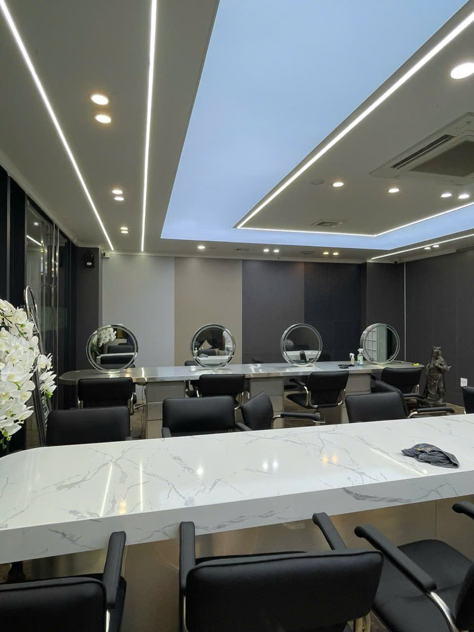 Hướng cửa, quầy, ghế, giường spa theo phong thủy