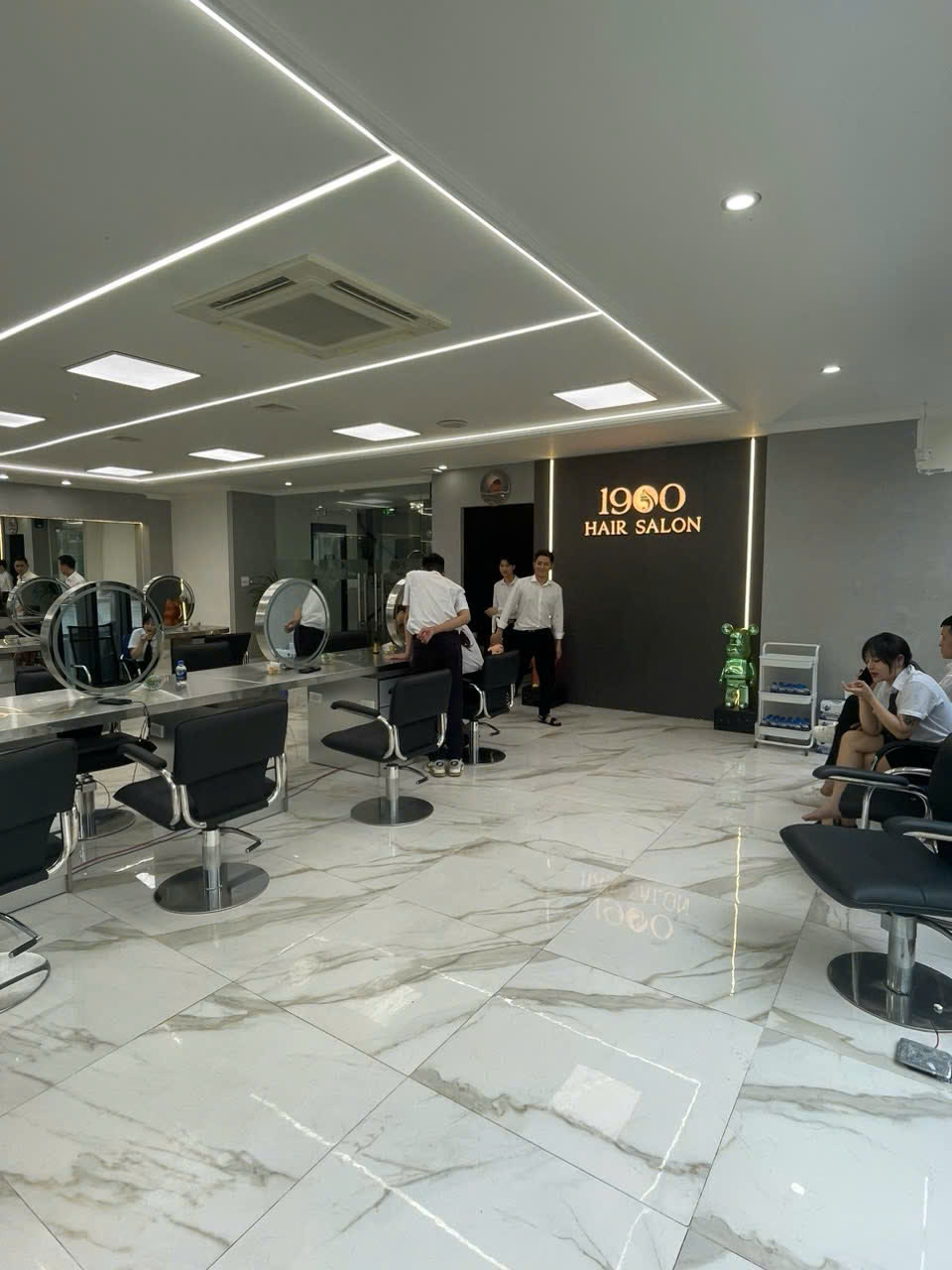 Vì sao khách chê salon tối, spa lạnh lẽo? Cách khắc phục