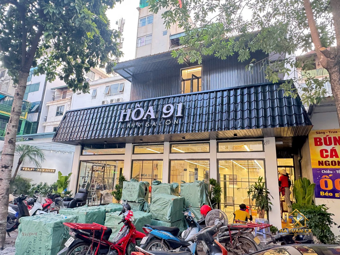 Thi công salon thực tế: mặt tiền Hòa 91 Hair Salon Đông Anh do Nội Thất Hà Tuấn LX thi công — ảnh thật