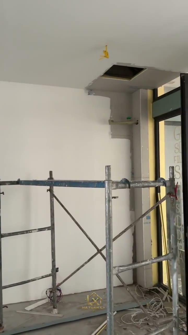 xử lý trần, cắt hộp âm điều hoà và hoàn thiện phần thô