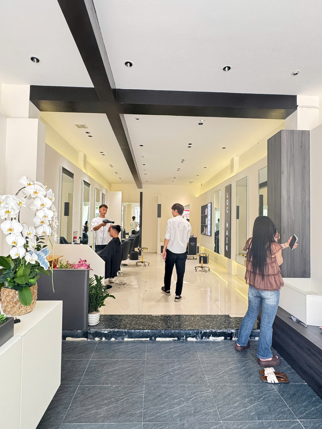 Toàn cảnh salon tóc LOC Hair Studio - Nội Thất Hà Tuấn LX