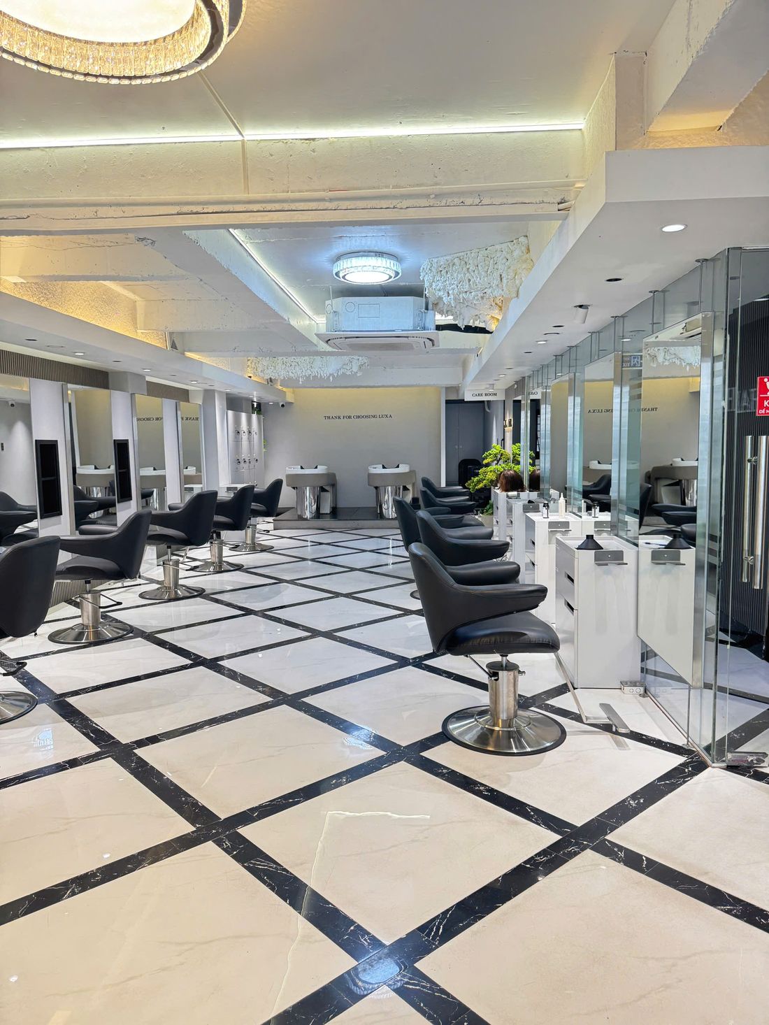 Ảnh thực tế toàn cảnh không gian salon tầng 2 LUXA Hair Salon - Nội Thất Hà Tuấn LX