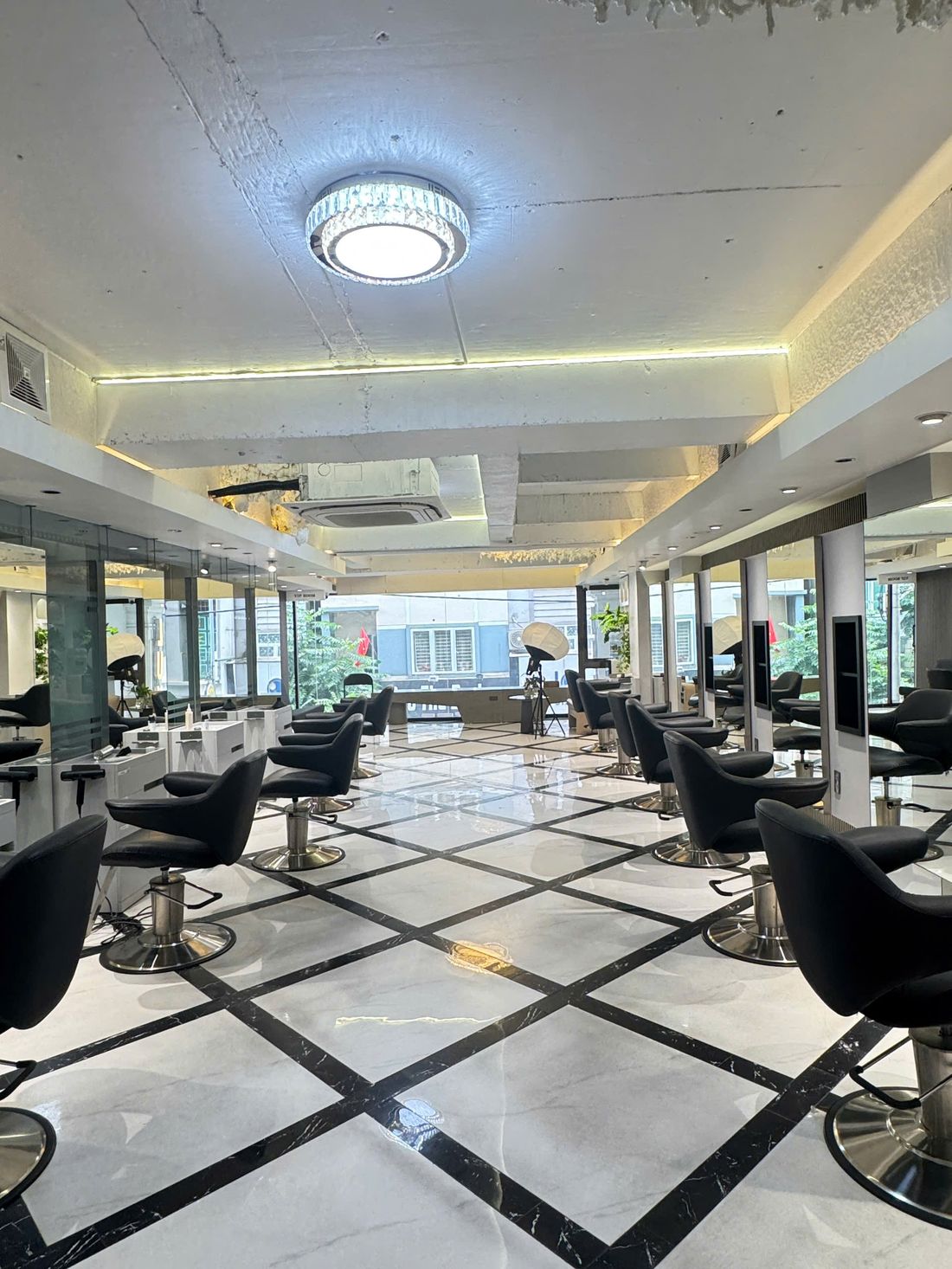Ảnh thực tế toàn cảnh khu cắt tóc sang trọng LUXA Hair Salon - Nội Thất Hà Tuấn LX