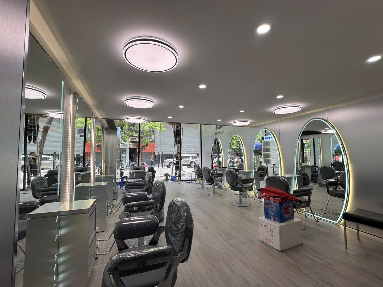 Chi phí đóng nội thất salon tóc trọn gói gồm gì?