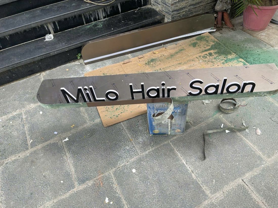Lắp đặt biển hiệu MiLo Hair Salon tại công trình - Nội Thất Hà Tuấn LX