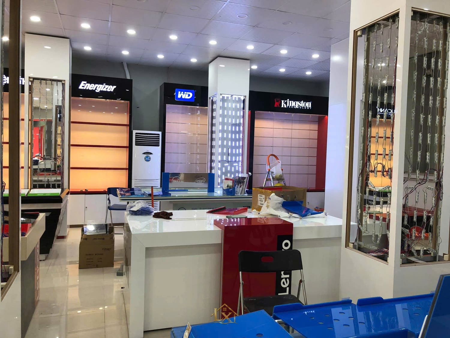 Showroom Máy tính · Laptop - Trưng bày thiết bị - Nội Thất Hà Tuấn LX