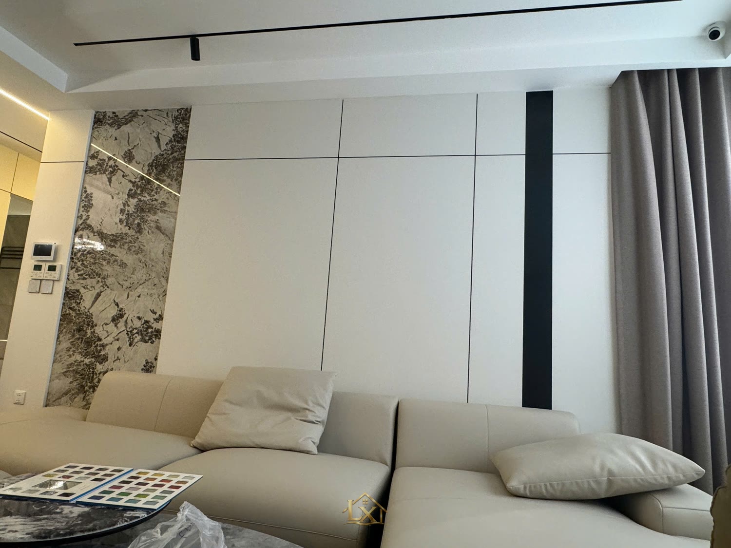 Vách tivi phòng khách - công trình Nội Thất Hà Tuấn LX