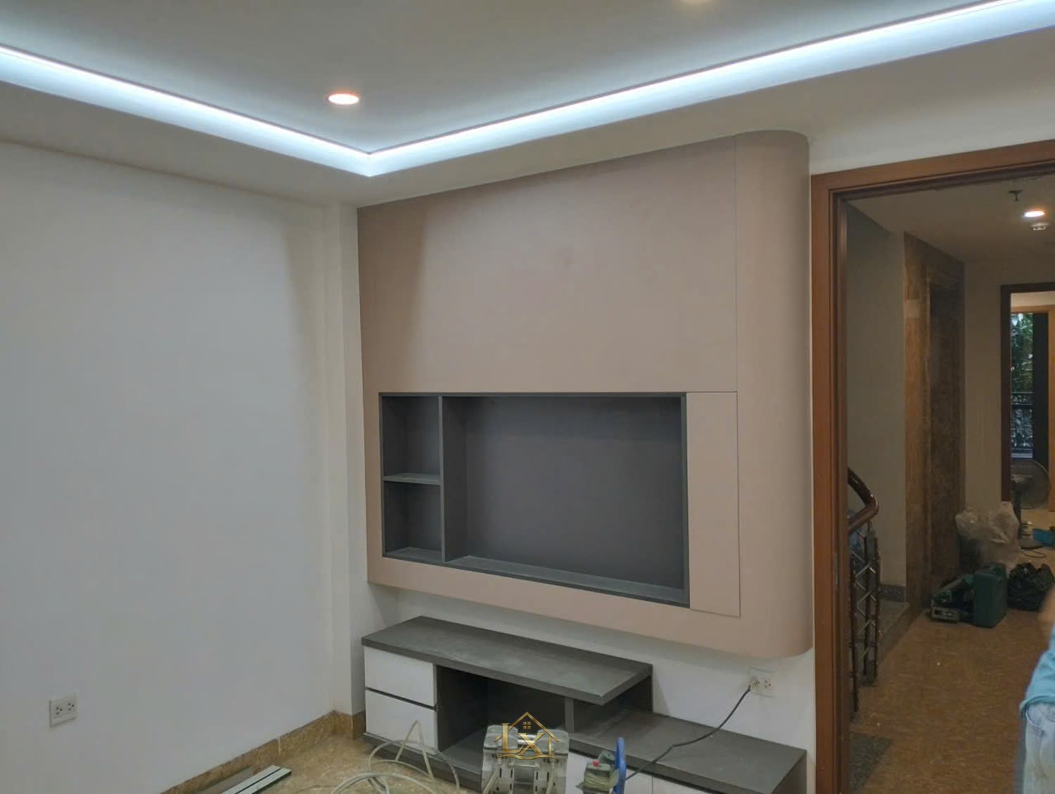 Vách tivi phòng khách - công trình Nội Thất Hà Tuấn LX