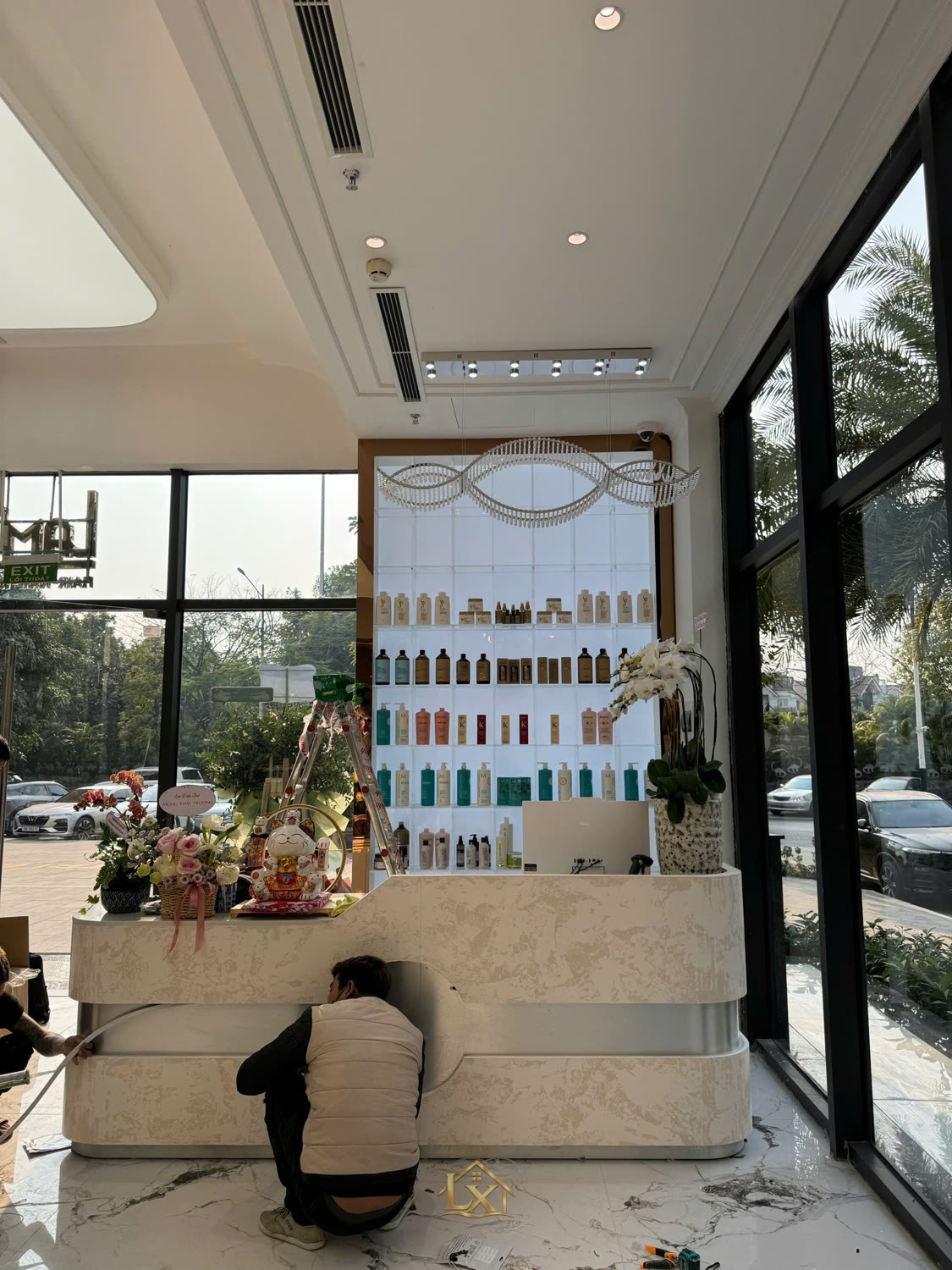 Mặt tiền tiệm nail thu hút: bí quyết gây ấn tượng ngay