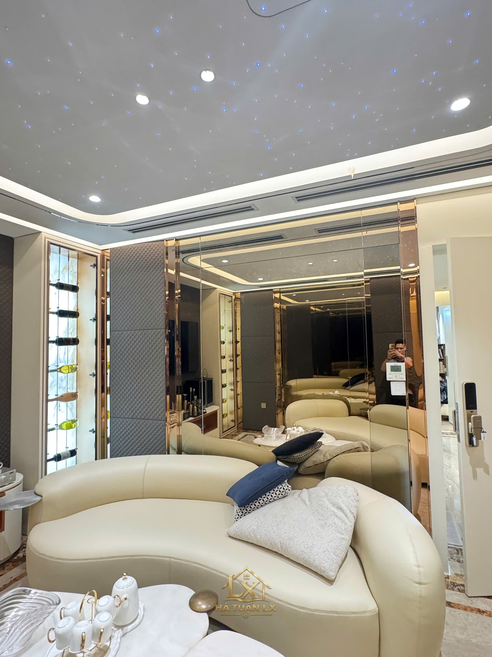Vách tivi phòng khách - công trình Nội Thất Hà Tuấn LX