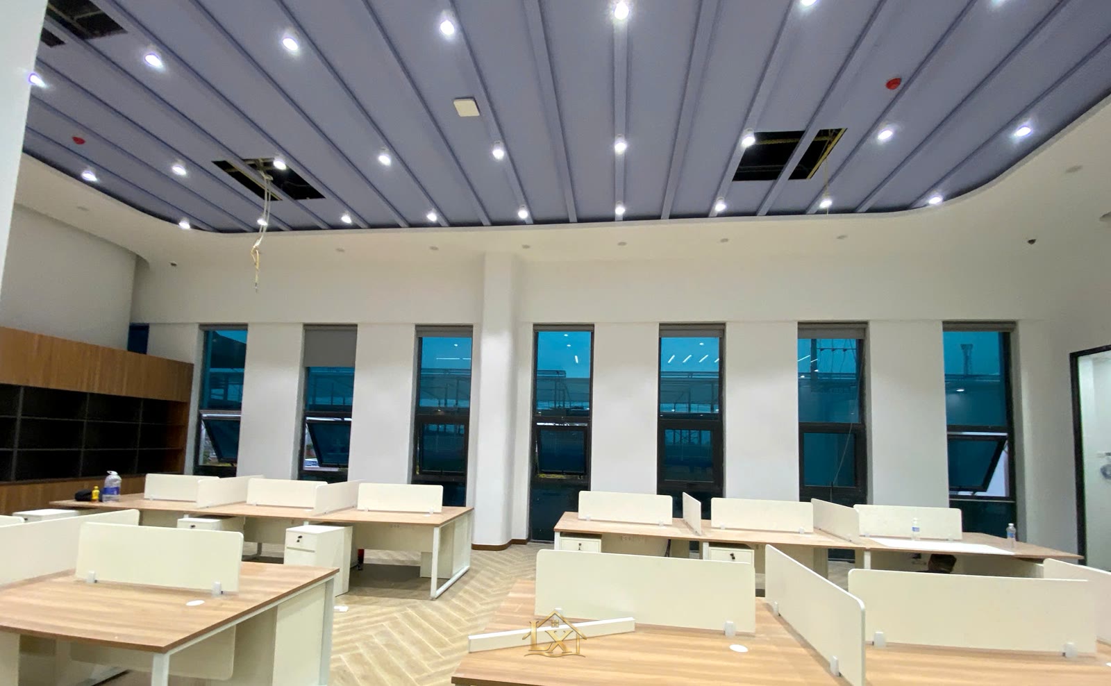 Nội thất văn phòng do Hà Tuấn LX thi công