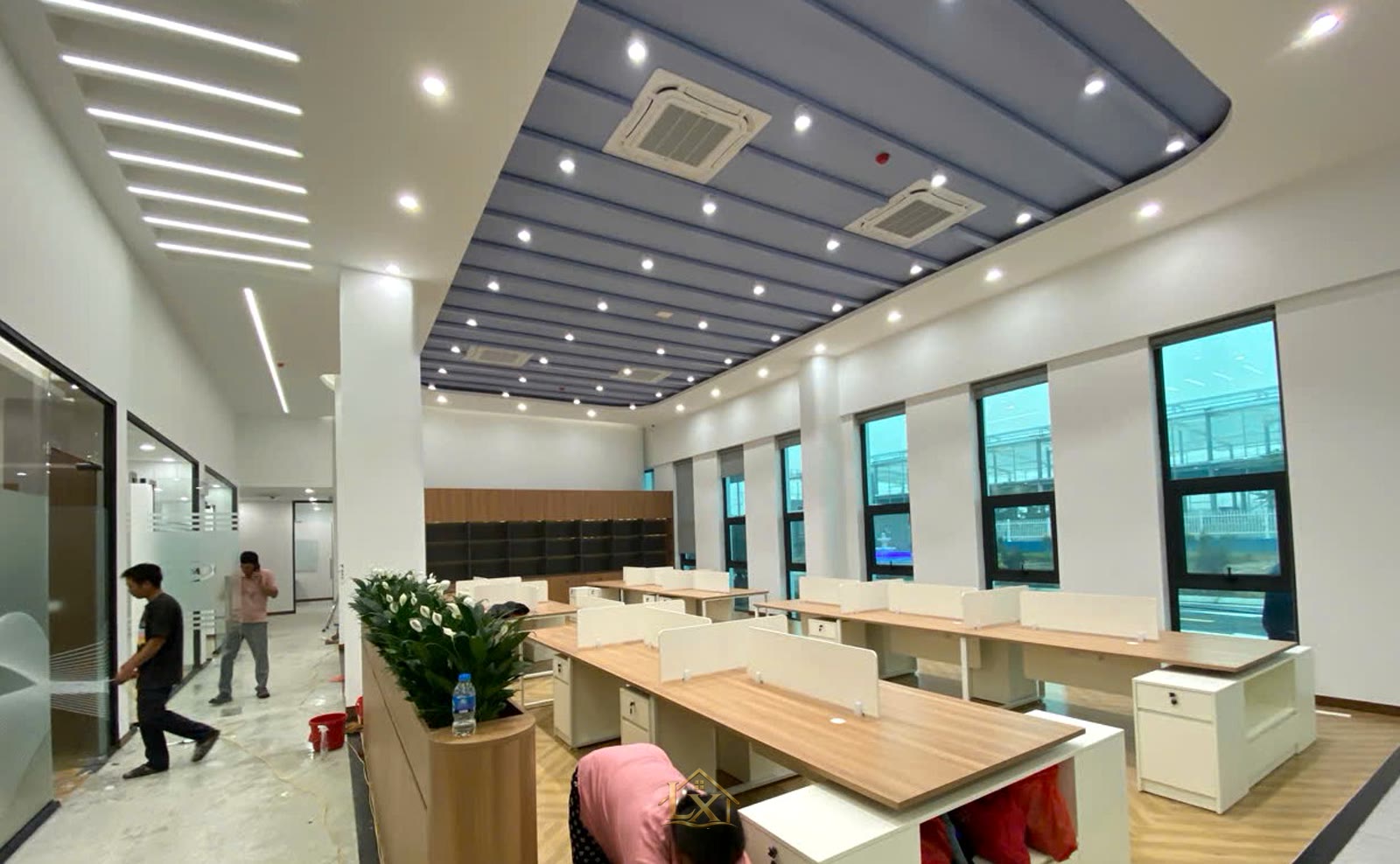 Chọn bàn làm việc văn phòng: kích thước, chất liệu