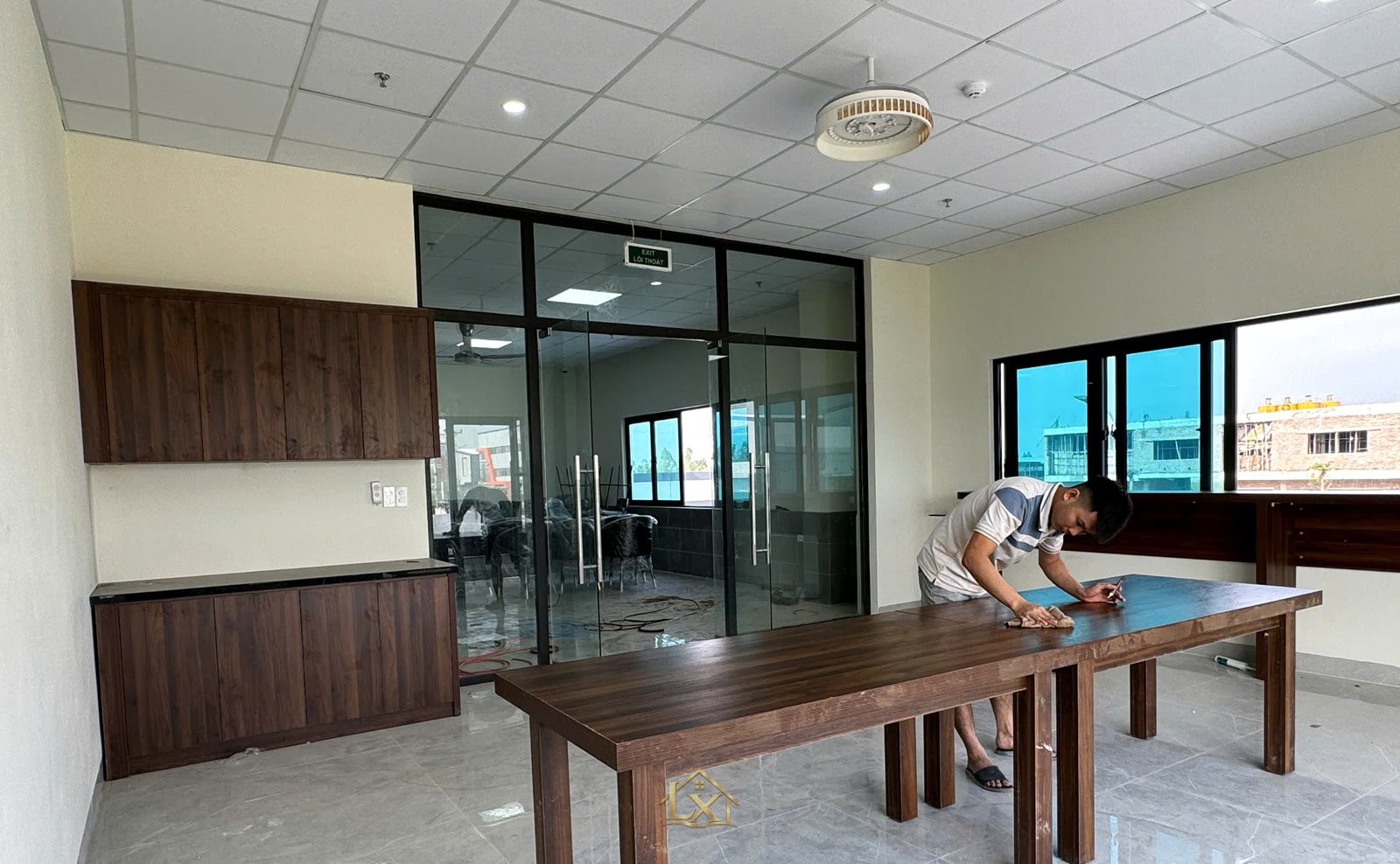 Chọn đơn vị nội thất văn phòng tại Trâu Quỳ - Nội Thất Hà Tuấn LX
