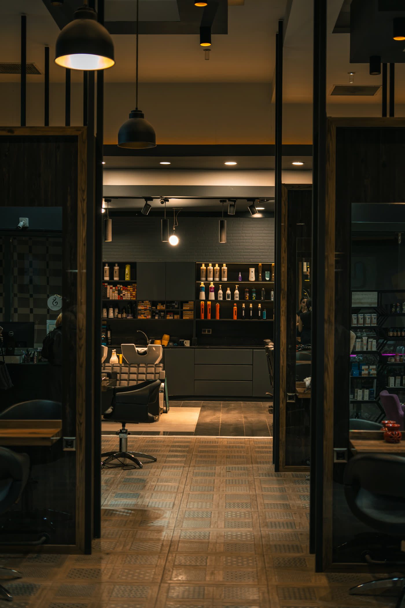 Barber Shop Phong Cách Cổ Điển Nam Tính: Đậm Chất Đàn Ông
