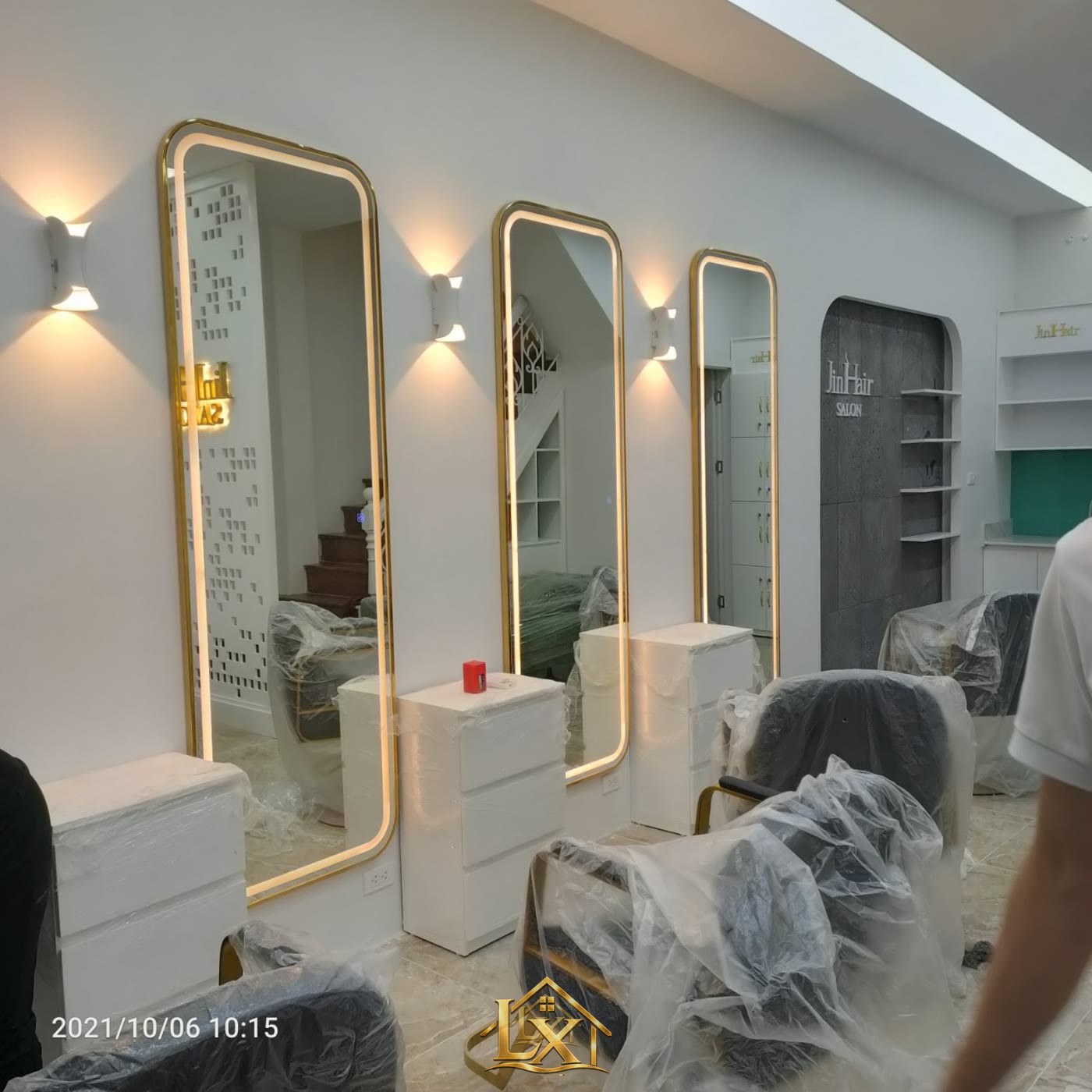 Mẫu dãy gương chữ nhật bo góc viền LED khung vàng - Nội Thất Hà Tuấn LX