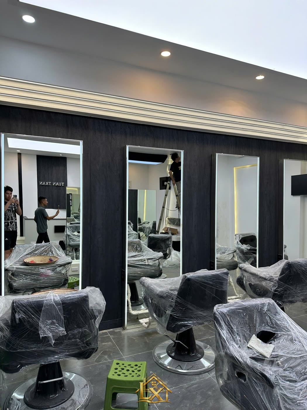 Mẫu gương salon thực tế do Nội Thất Hà Tuấn LX thi công 8 - Nội Thất Hà Tuấn LX