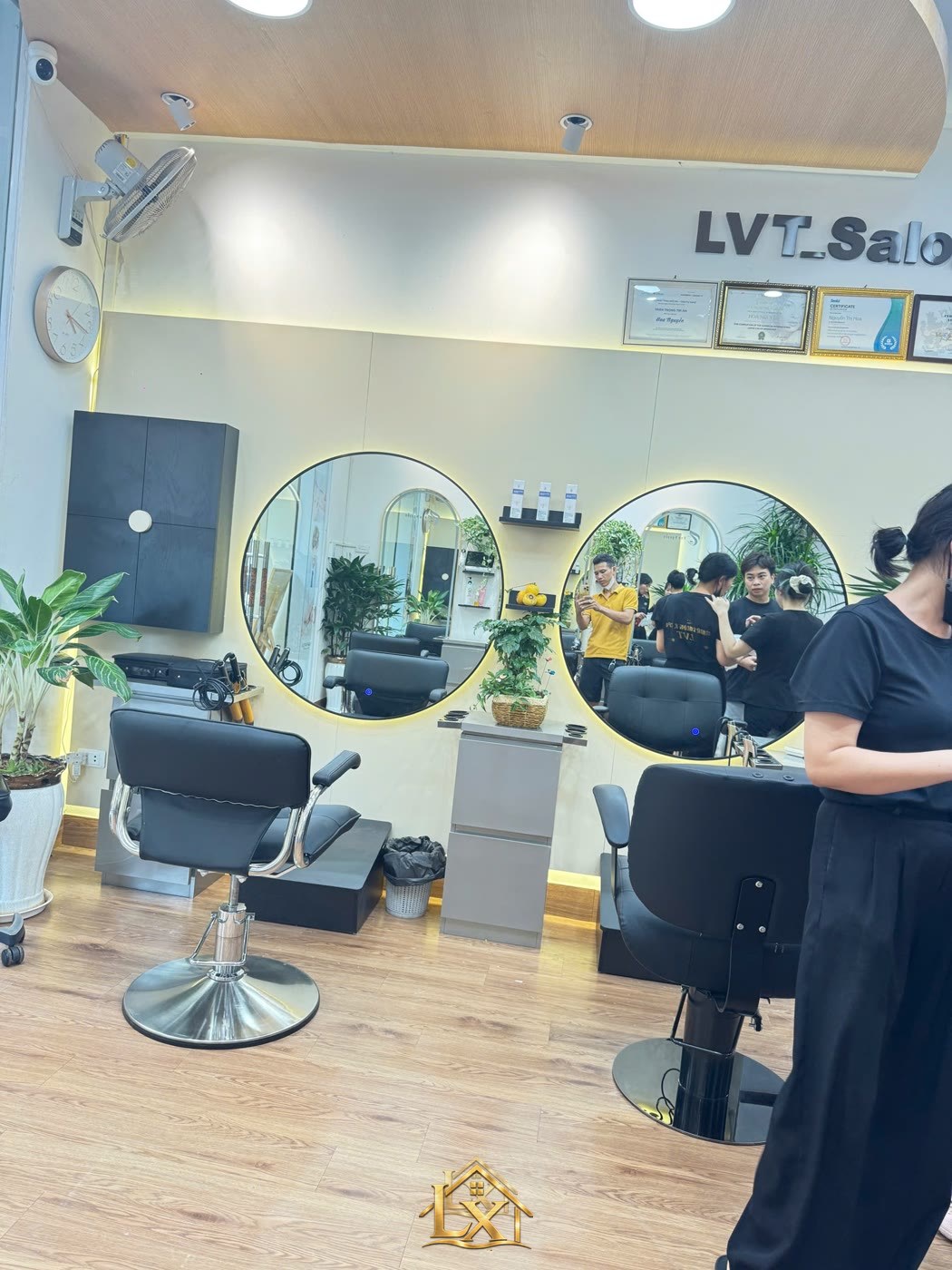 Mẫu gương salon thực tế do Nội Thất Hà Tuấn LX thi công 10 - Nội Thất Hà Tuấn LX