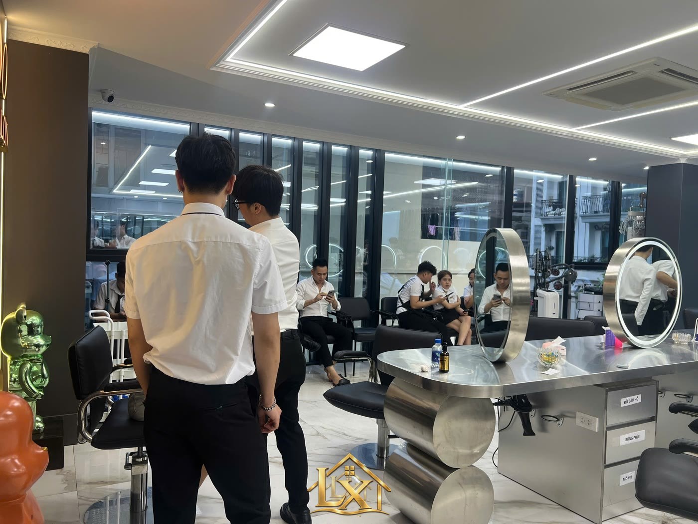 Mẫu gương salon thực tế do Nội Thất Hà Tuấn LX thi công 18 - Nội Thất Hà Tuấn LX