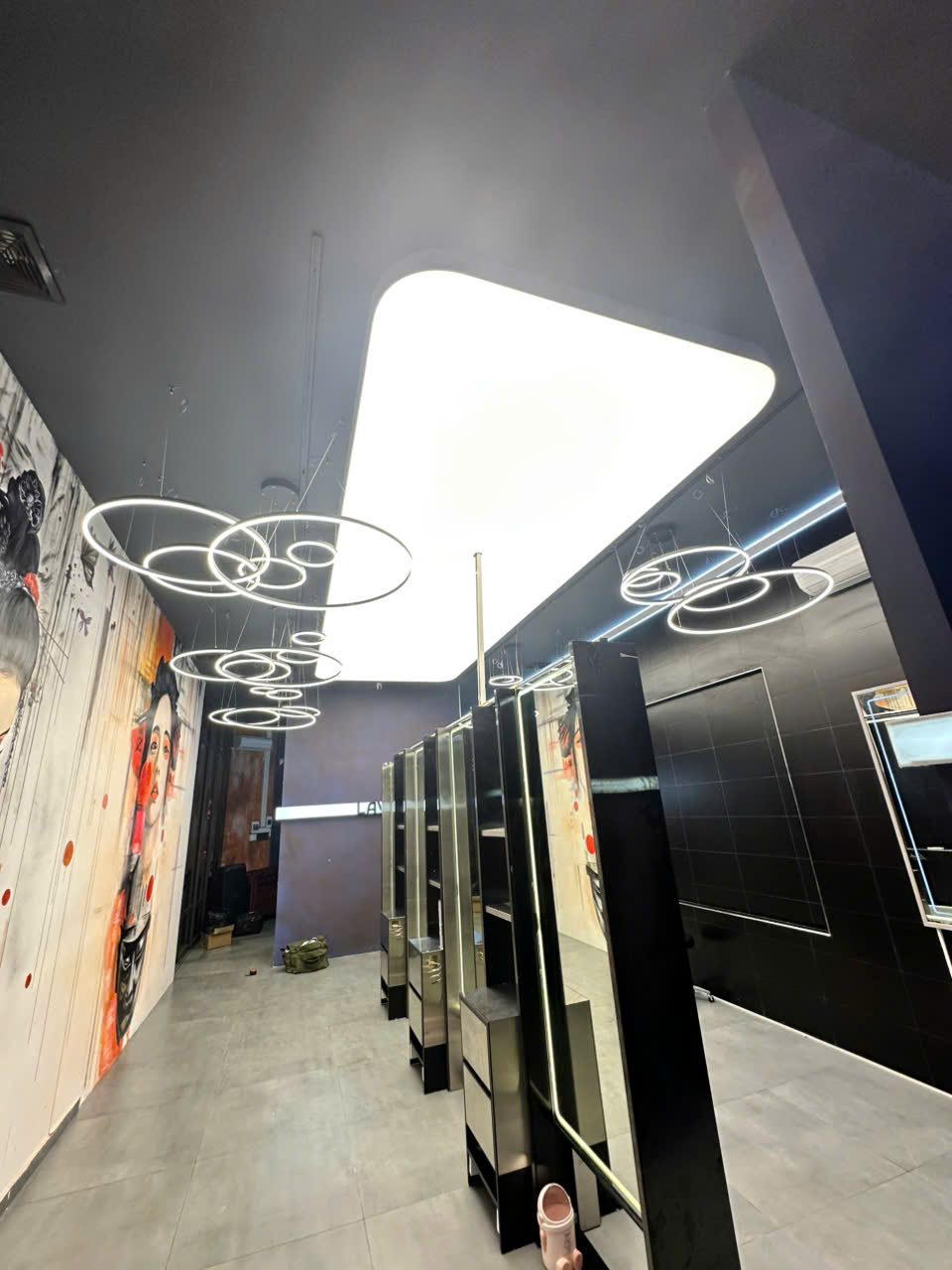 Trần xuyên sáng phẳng khu salon tối giản - Nội Thất Hà Tuấn LX