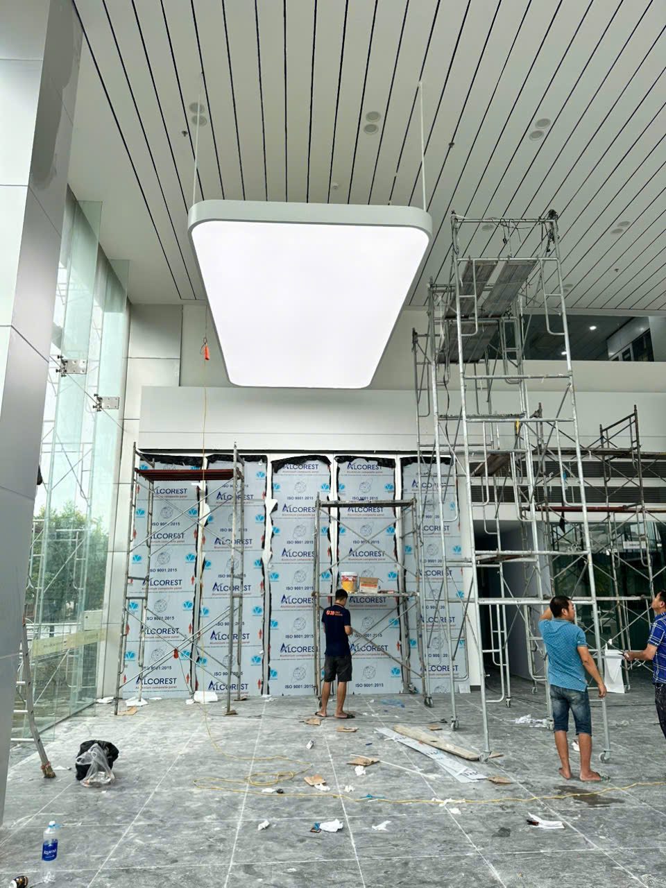 Thi công lắp đặt trần xuyên sáng khổ lớn - Nội Thất Hà Tuấn LX