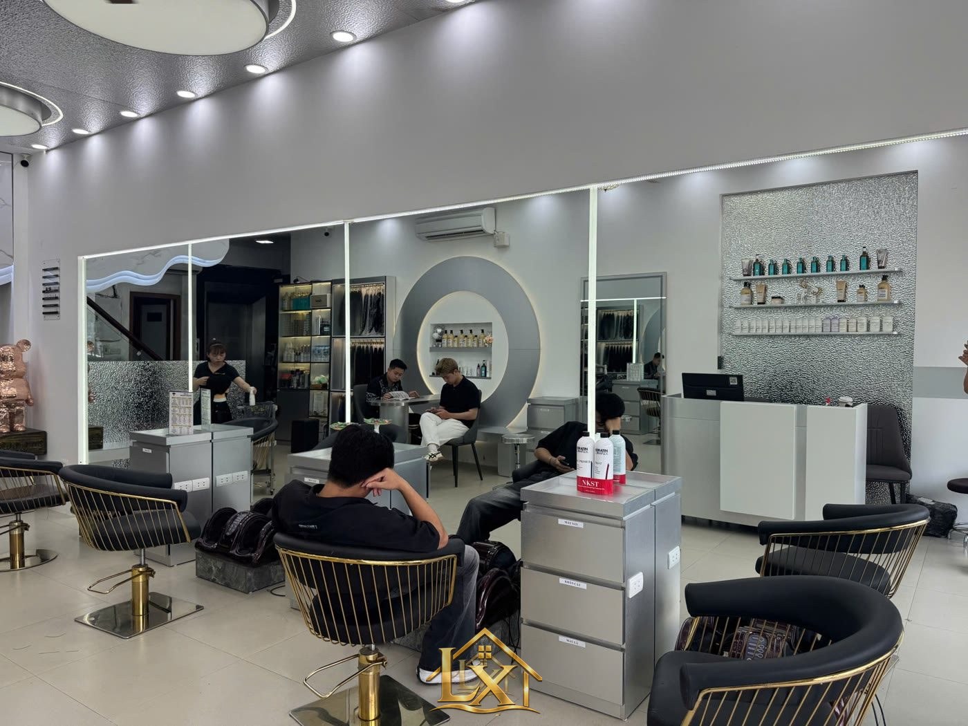 Mẫu tủ cạnh gương bàn kỹ thuật salon do Nội Thất Hà Tuấn LX sản xuất 4 - Nội Thất Hà Tuấn LX