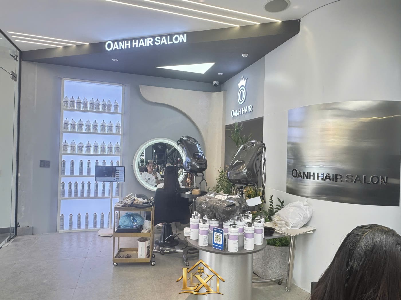 Mẫu tủ trưng bày sản phẩm mỹ phẩm salon do Nội Thất Hà Tuấn LX thi công 19 - Nội Thất Hà Tuấn LX
